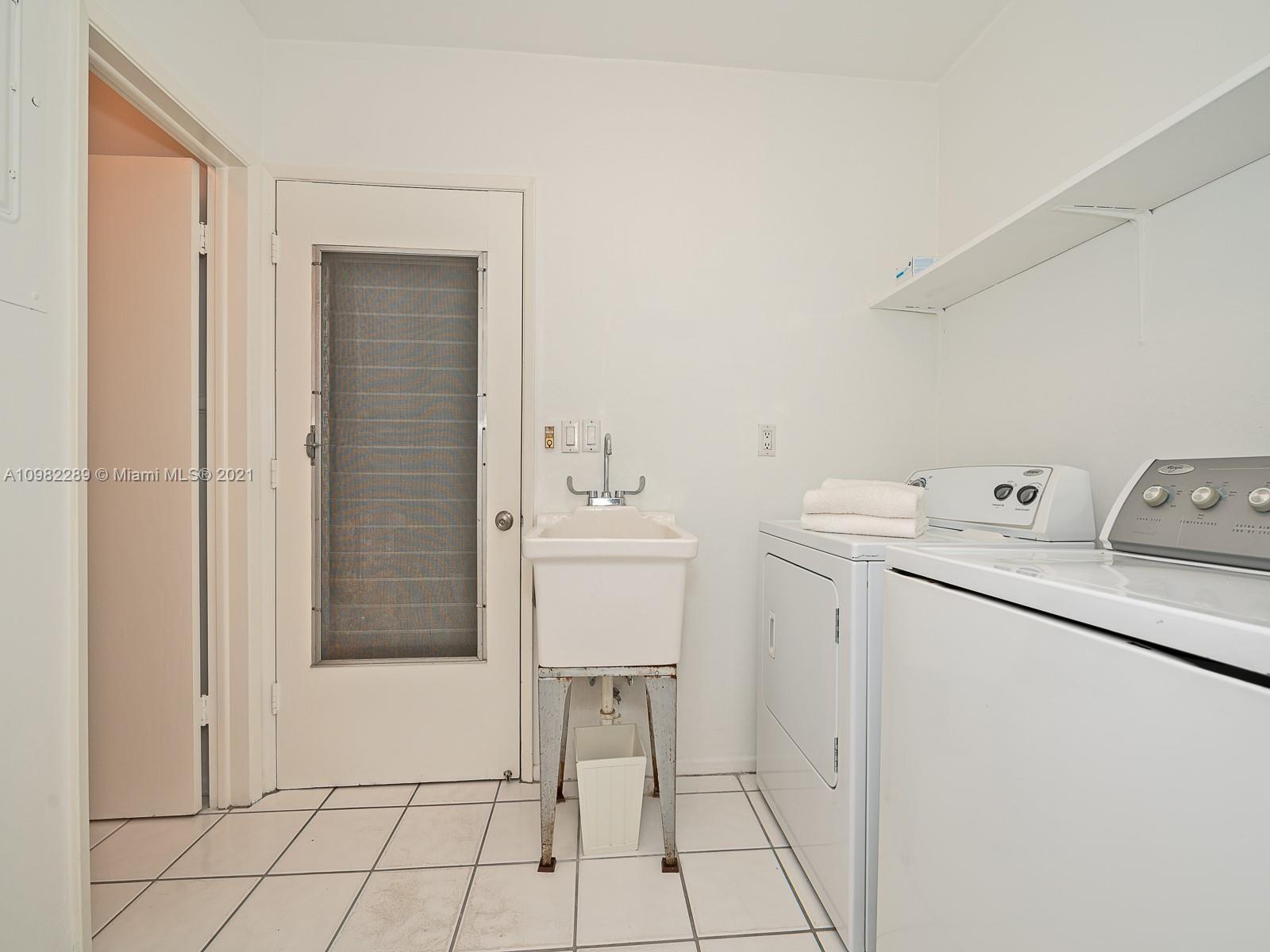 17 Minnetonka Road Sea Ranch Lakes, FL 33308 - Photo 14 of 39 Laundry room