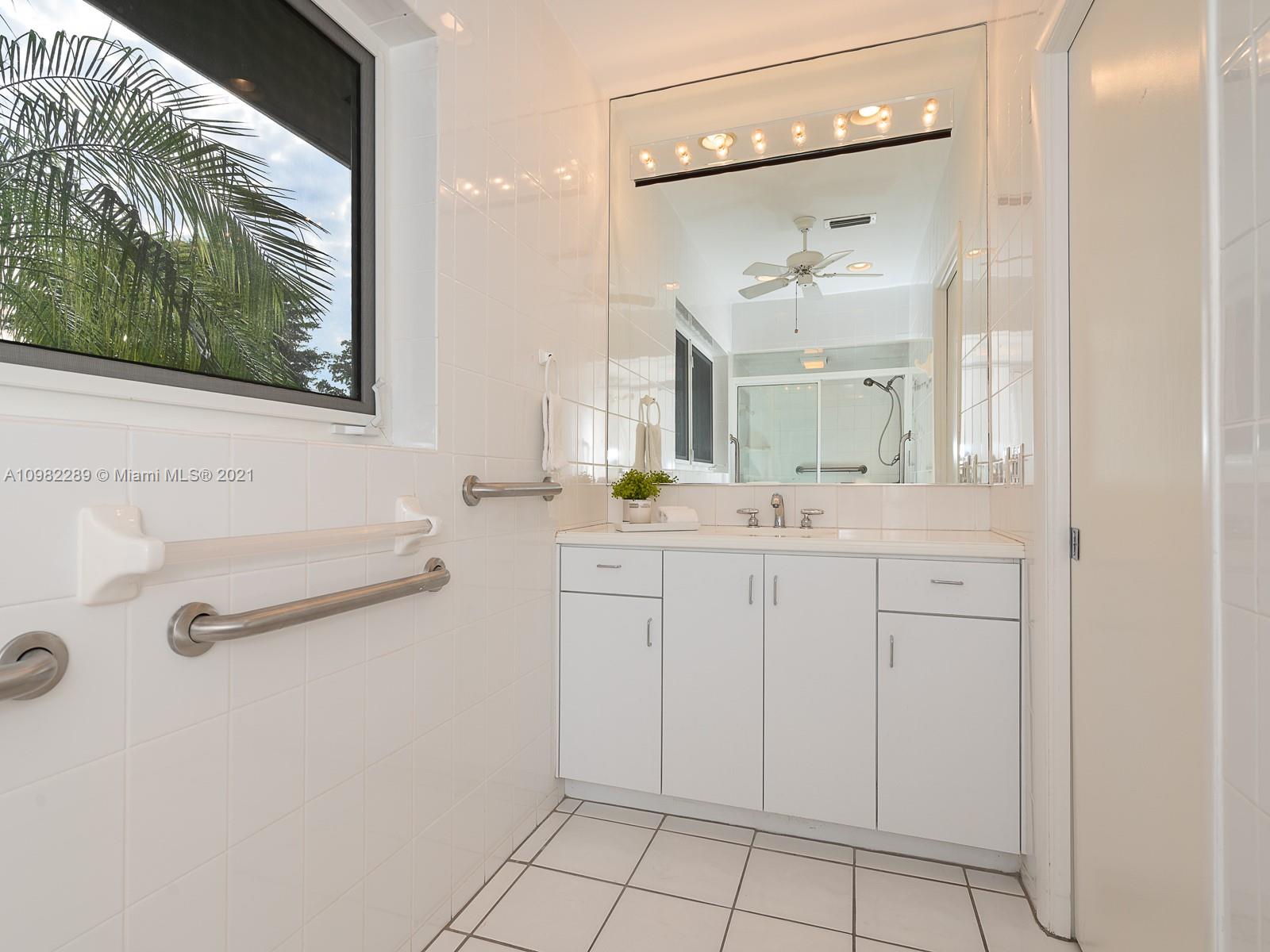 17 Minnetonka Road Sea Ranch Lakes, FL 33308 - Photo 18 of 39 master Bathroom