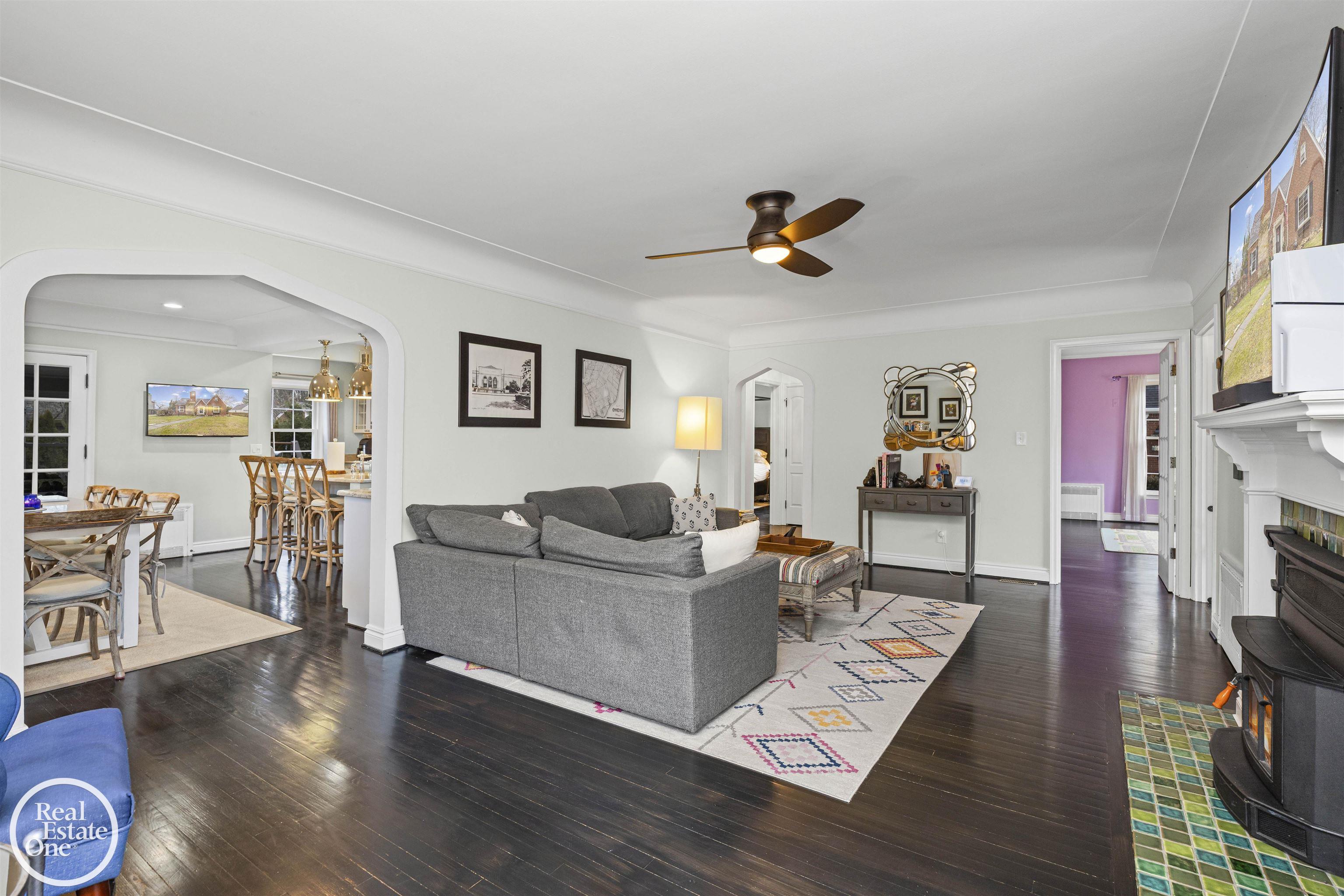 644 Hawthorne Road Grosse Pointe, MI 48236 - Photo 6 of 79 50197100-95b6417a-ff39-44ad-852c-a453b1130f7b.JPG