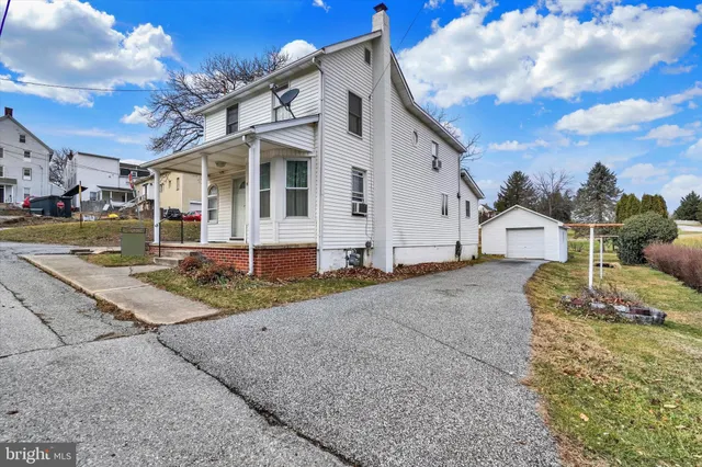$150,000 | 5 East Pennsylvania Avenue, Stewartstown, PA 17363