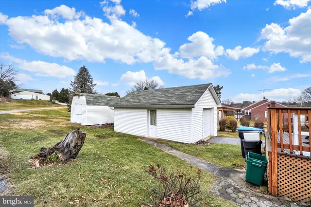 $150,000 | 5 East Pennsylvania Avenue, Stewartstown, PA 17363