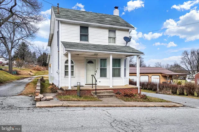 $150,000 | 5 East Pennsylvania Avenue, Stewartstown, PA 17363