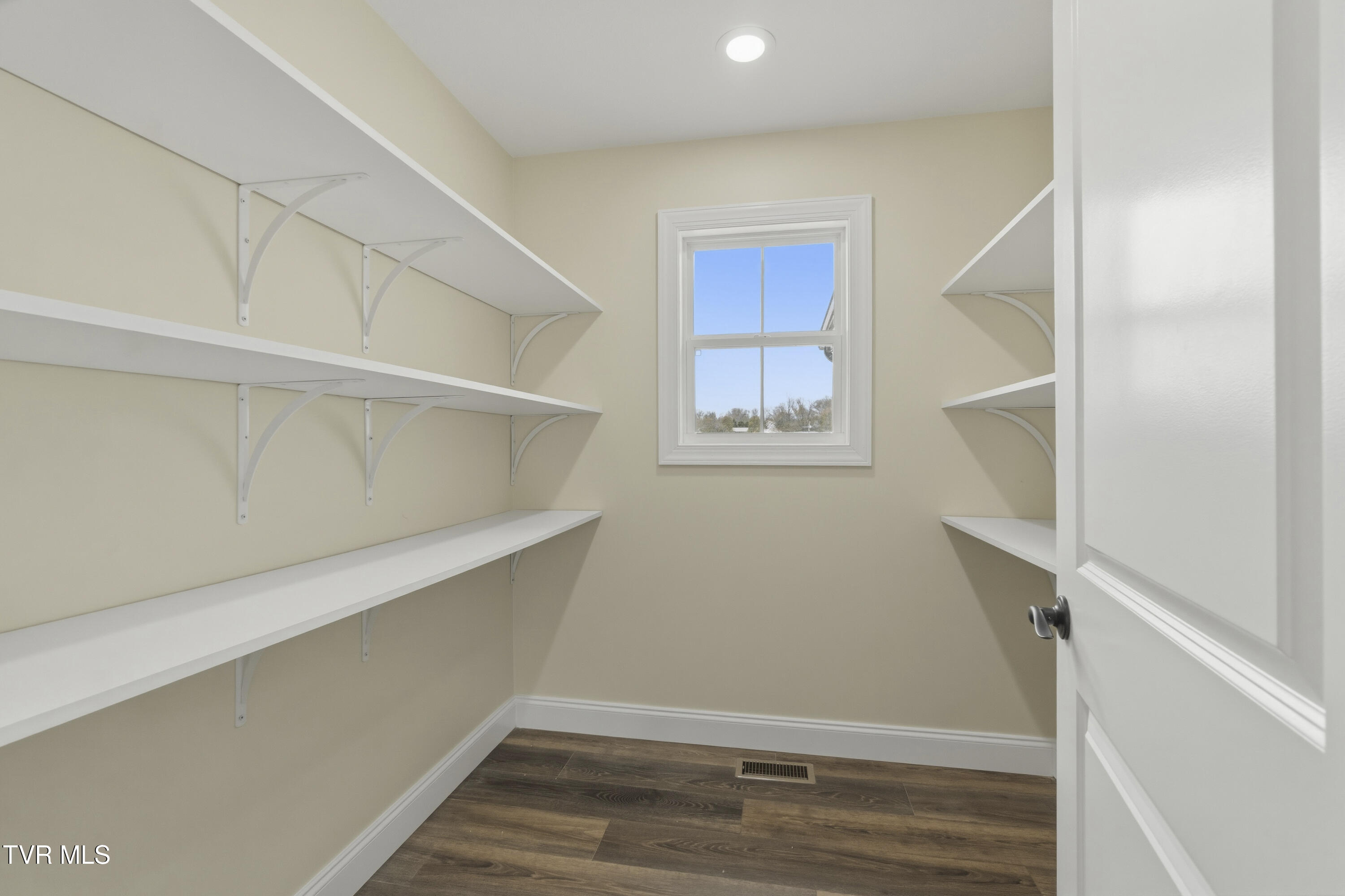 410 Gibson Loop Afton, TN 37616 - Photo 13 of 60 11 (2)