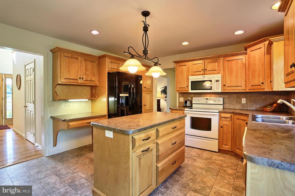 1506 Rolling Meadow Road Lebanon, PA 17046 - Photo 7 of 25 Gallery Image 7
