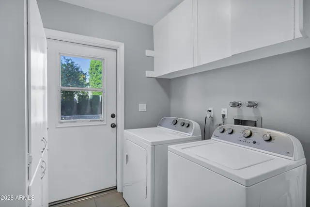 a view of empty room with windows