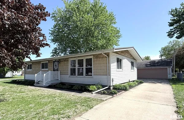 $129,900 | 1820 Bluebird Drive, Galesburg, IL 61401