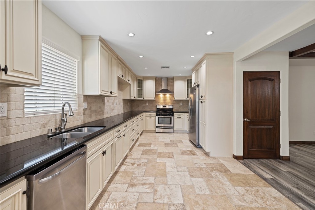 6531 Ranchito Avenue Van Nuys, CA 91401 - Photo 23 of 75