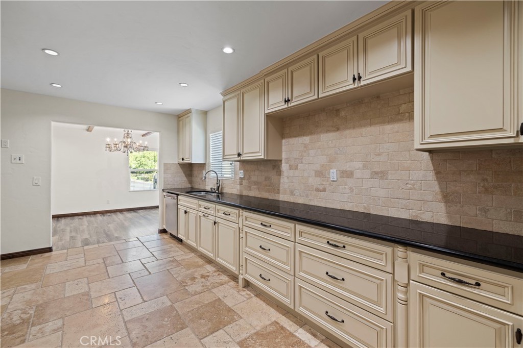 6531 Ranchito Avenue Van Nuys, CA 91401 - Photo 26 of 75