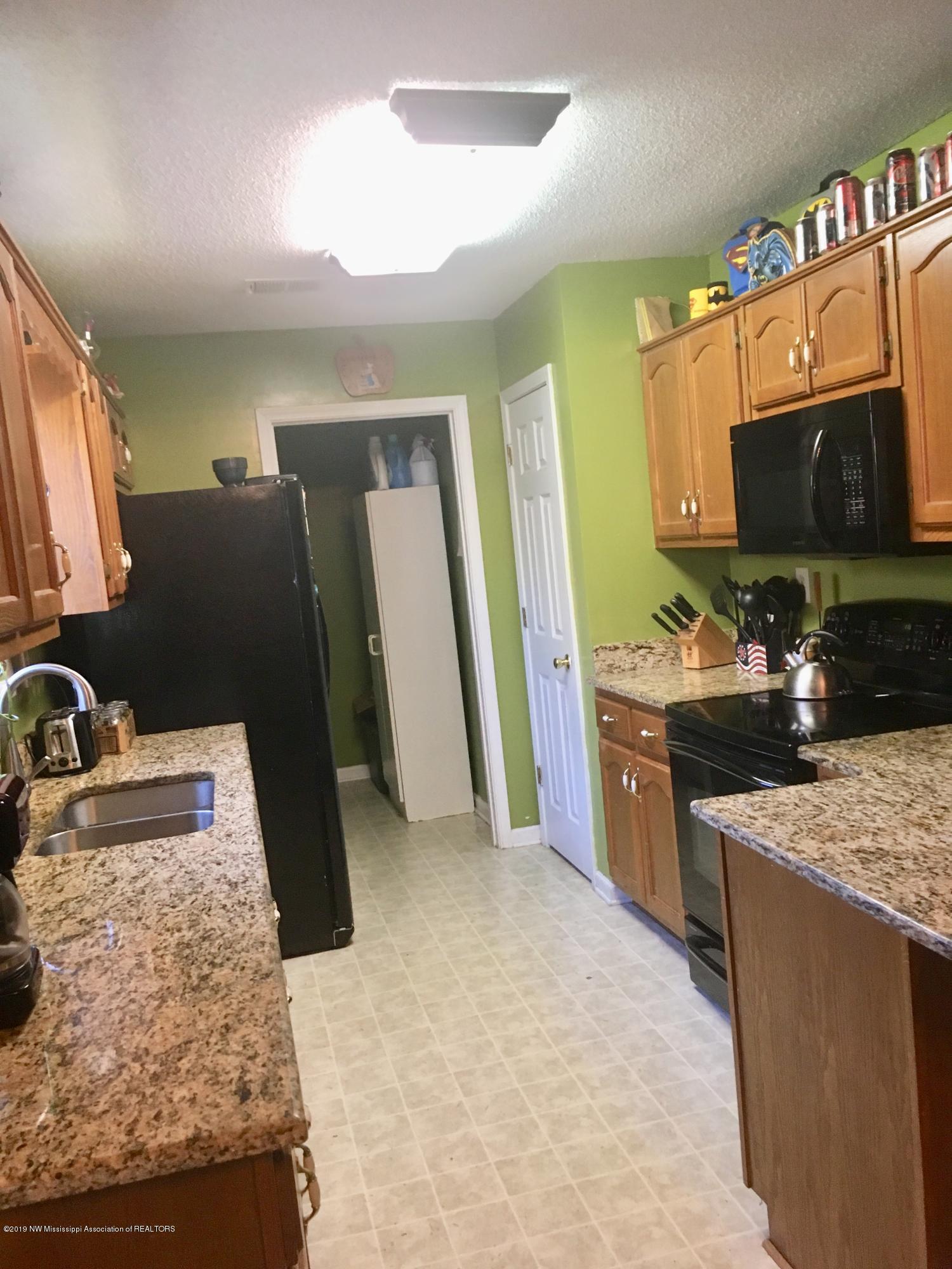 1058 Wilson Ridge Lake Cormorant, MS 38641 - Photo 13 of 17 Kitchen with Laundry Room View