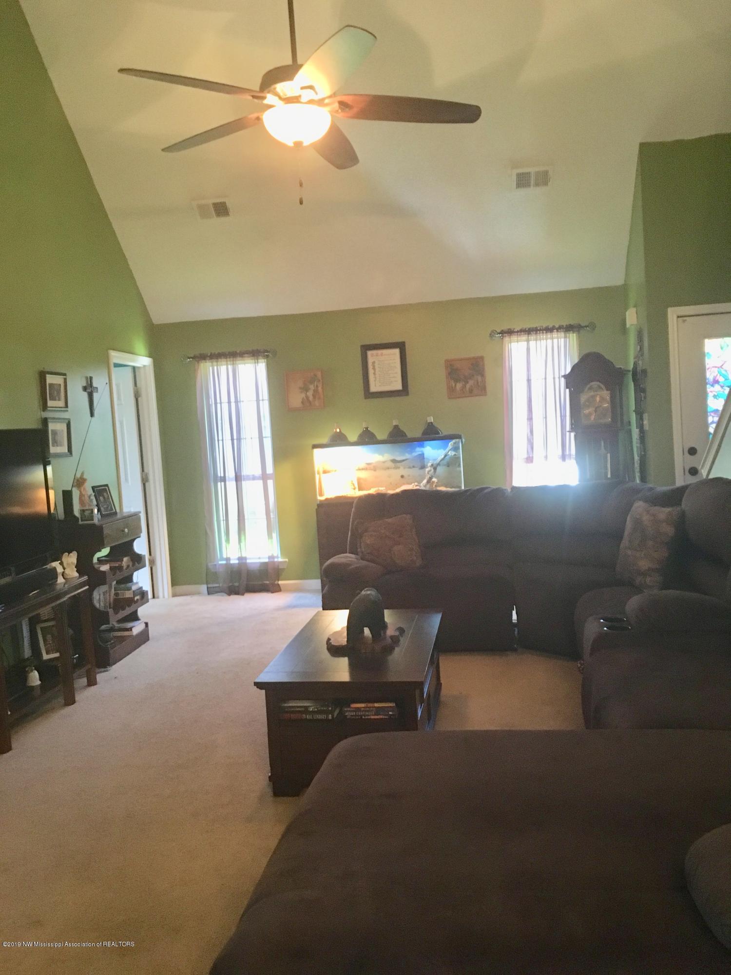 1058 Wilson Ridge Lake Cormorant, MS 38641 - Photo 5 of 17 Greatroom 2