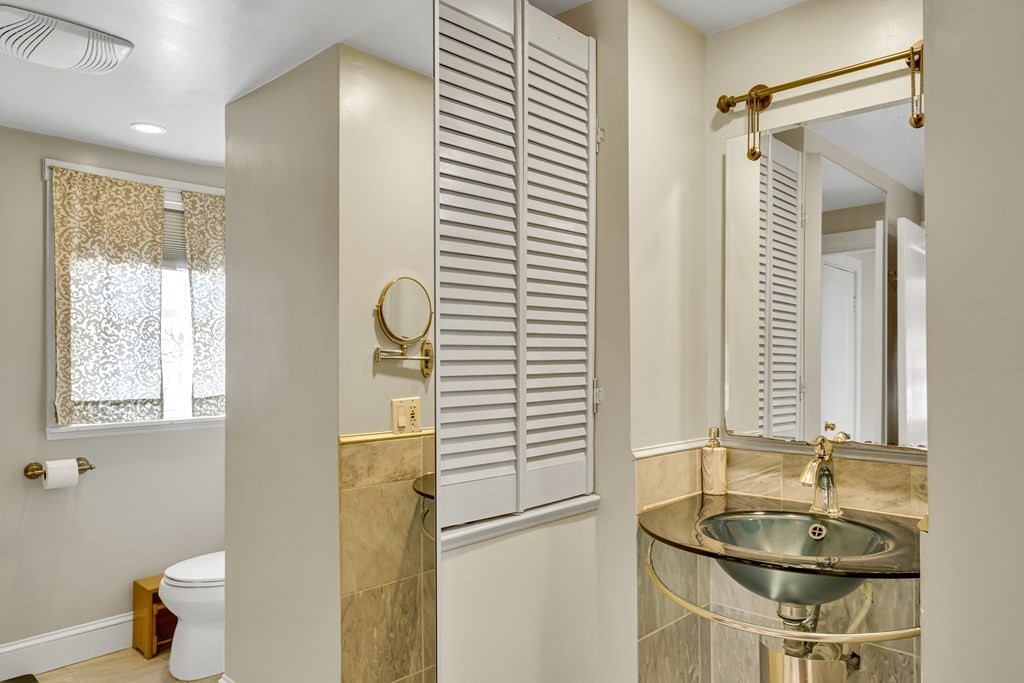 34 Kensington Road Dedham, MA 02026 - Photo 19 of 29 Gallery Image 19