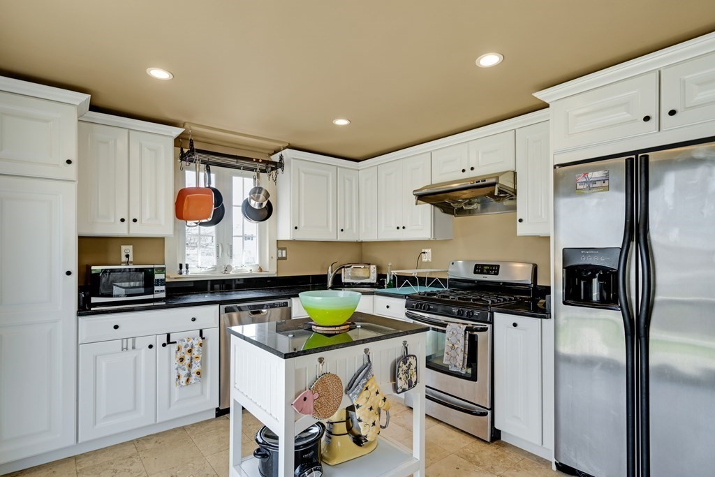 34 Kensington Road Dedham, MA 02026 - Photo 10 of 29 Gallery Image 10