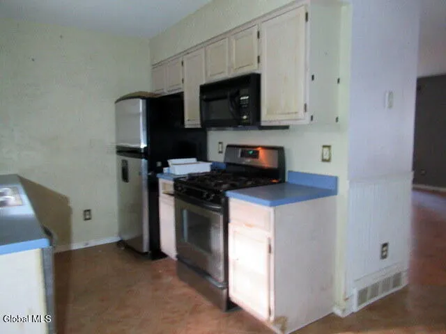 $165,000 | 9 Chelsea Square, Hudson Falls, NY 12839