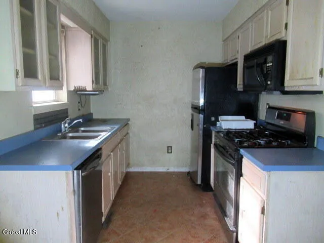 $165,000 | 9 Chelsea Square, Hudson Falls, NY 12839