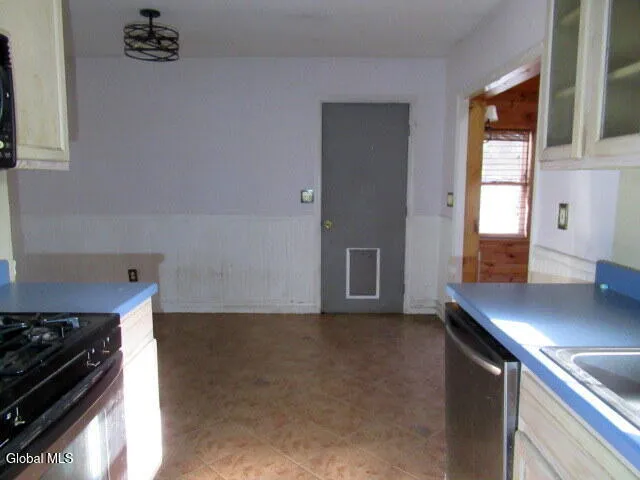 $165,000 | 9 Chelsea Square, Hudson Falls, NY 12839