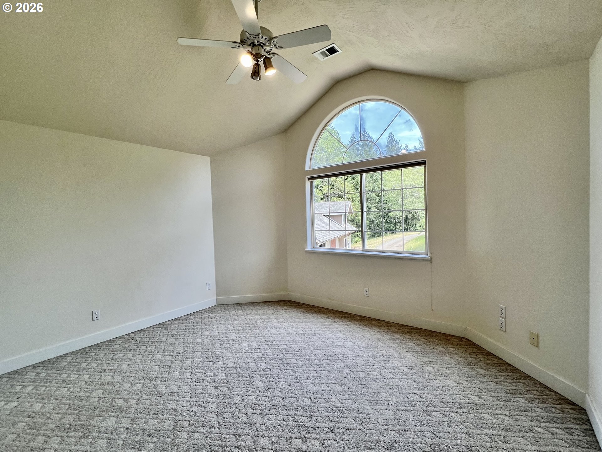 28544 Crow Road Eugene, OR 97402 - Photo 30 of 48 an empty room with a window