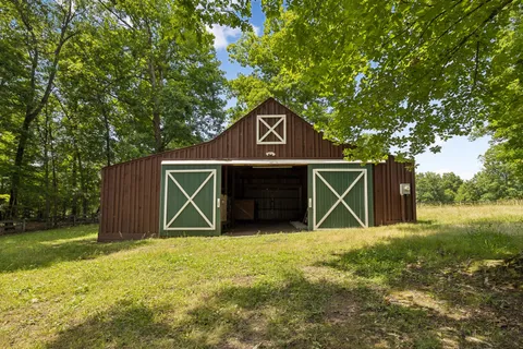 $749,000 | 7555 County Line Road, White Bluff, TN 37187