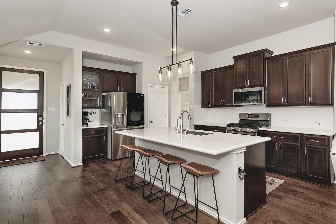 249 Trapper Creek Drive Conroe, TX 77304 - Photo 3 of 23