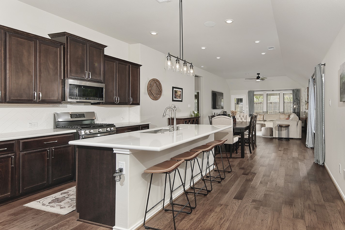 249 Trapper Creek Drive Conroe, TX 77304 - Photo 6 of 23