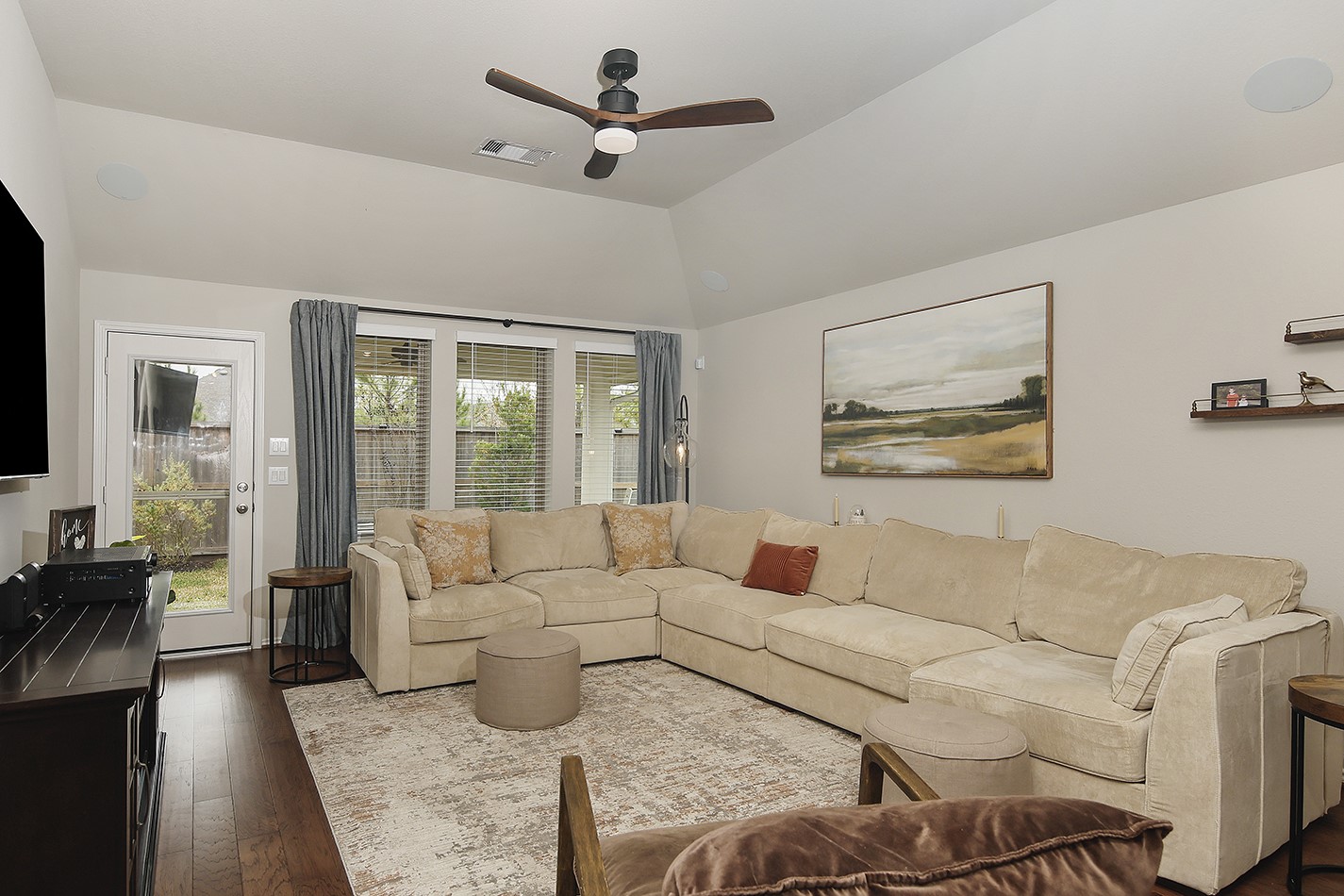 249 Trapper Creek Drive Conroe, TX 77304 - Photo 9 of 23