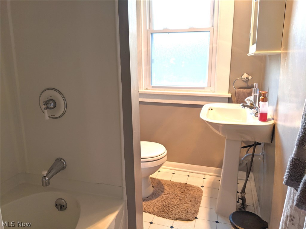 1551 Commodore Road Cleveland, OH 44124 - Photo 22 of 32