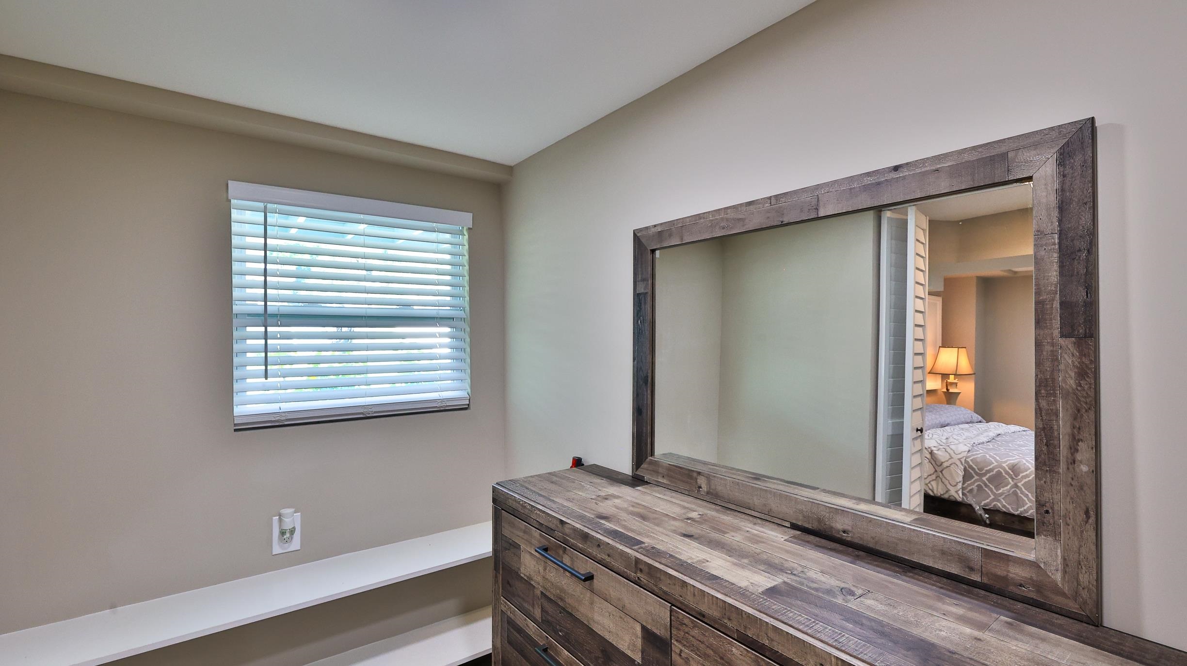 49 Zamora Street St. Augustine, FL 32084 - Photo 52 of 64 a room with a bed and a window