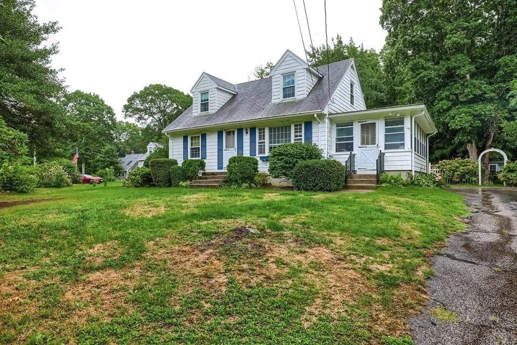 19 Frederick Road Falmouth, MA 02540 - Photo 2 of 18