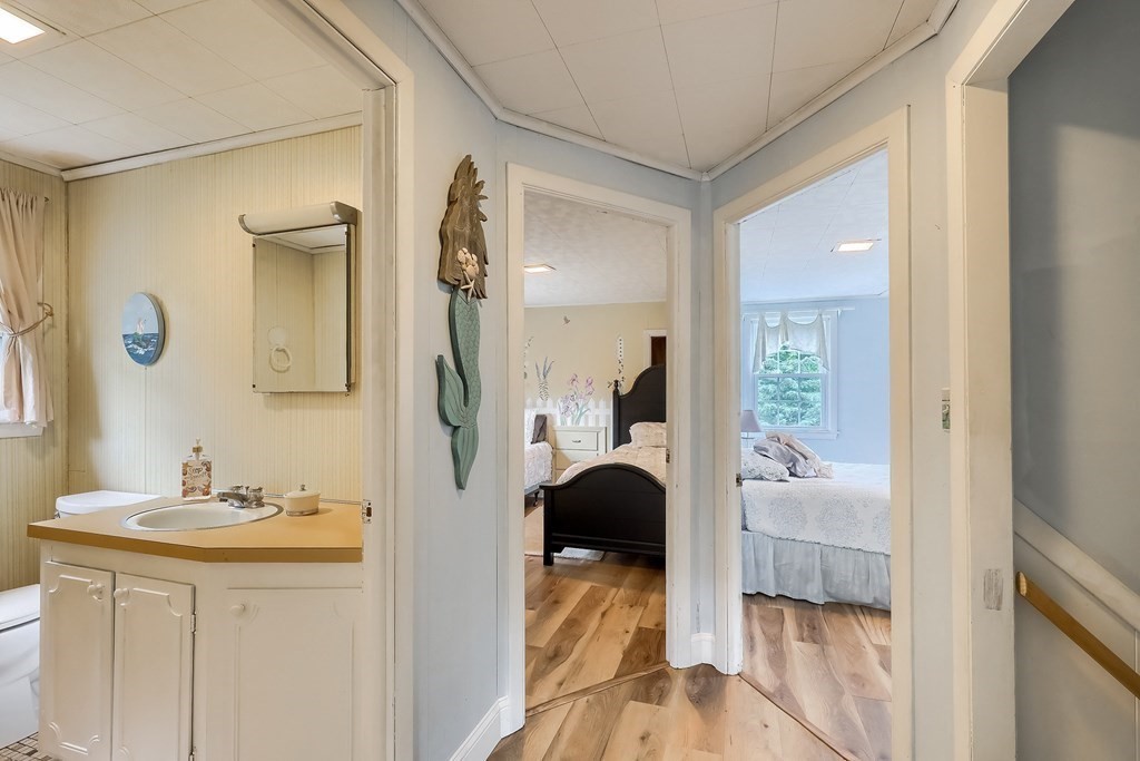 19 Frederick Road Falmouth, MA 02540 - Photo 10 of 18