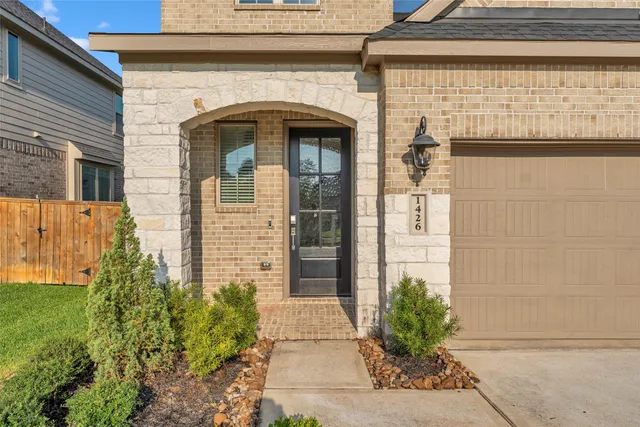 $399,900 | 1426 Northwood Blf Lane, Pinehurst, TX 77362