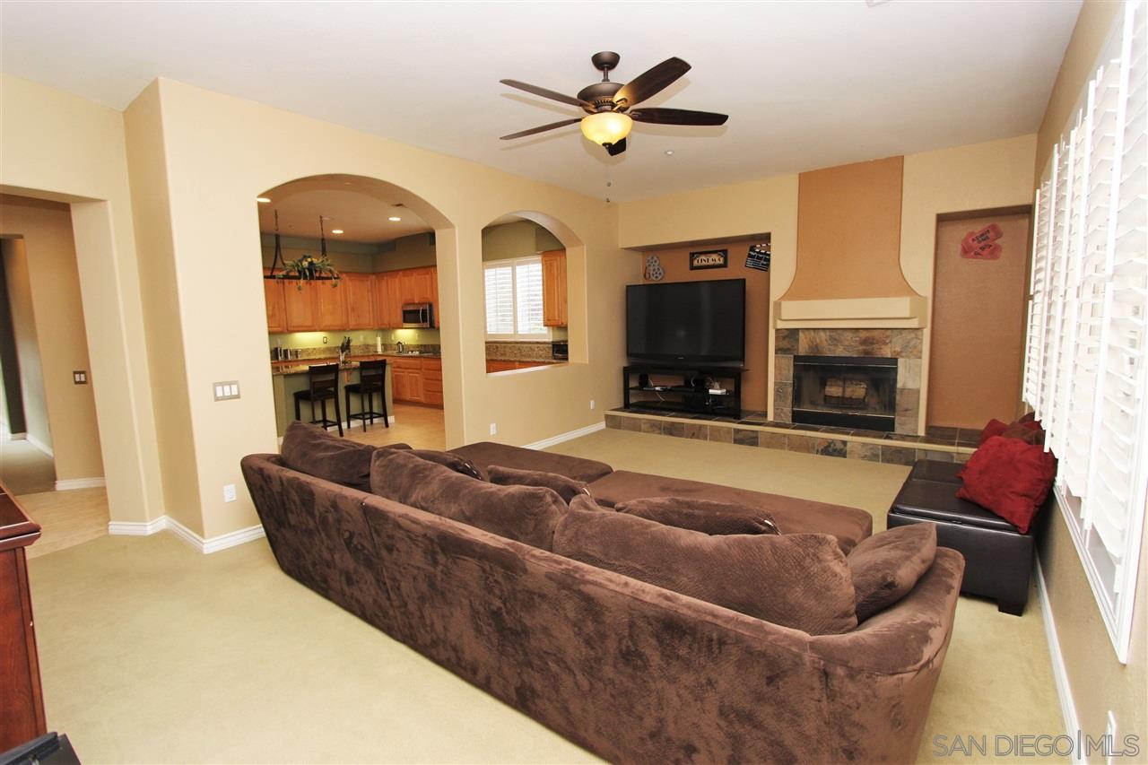 1239 Firecrest Fallbrook Ca Fallbrook, CA 92028 - Photo 4 of 25 Gallery Image 4
