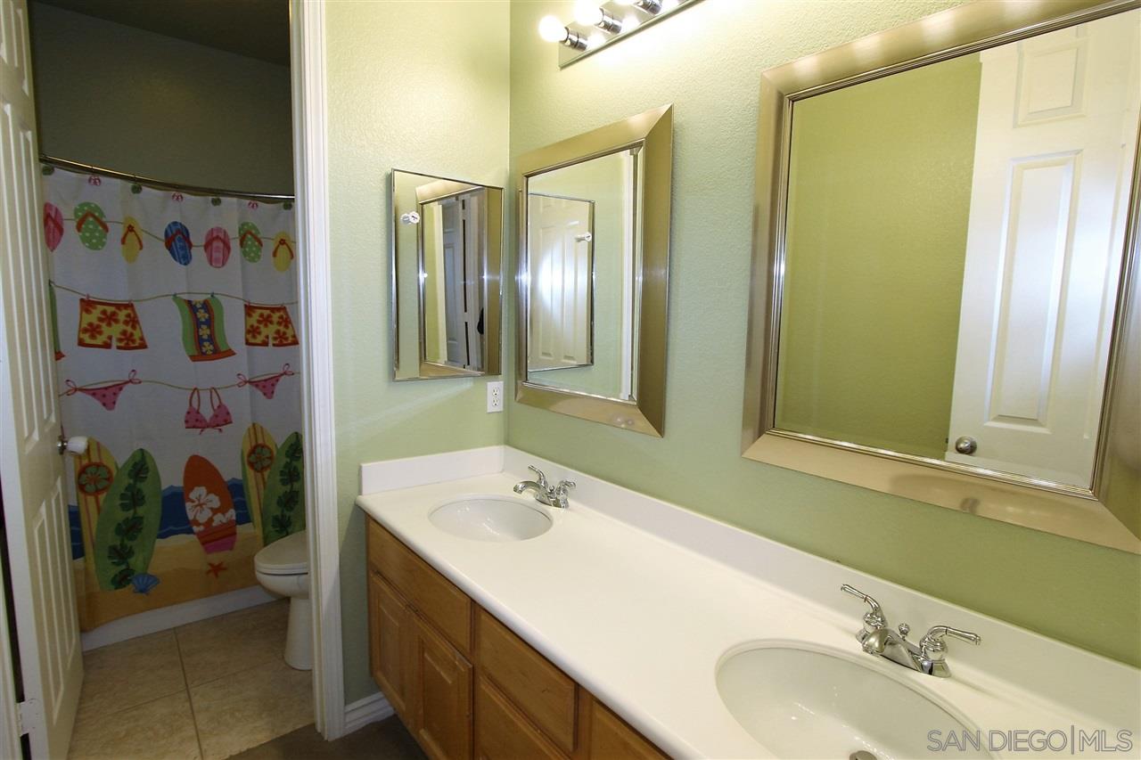 1239 Firecrest Fallbrook Ca Fallbrook, CA 92028 - Photo 10 of 25 Bathroom 2