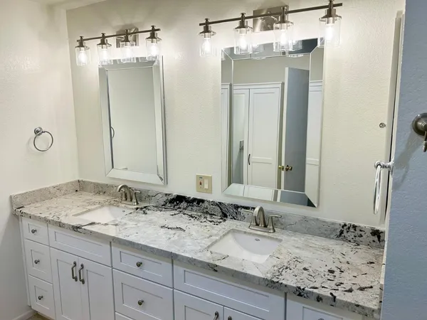 $2,900 | 2601 East Cinnabar Avenue, Phoenix, AZ 85028