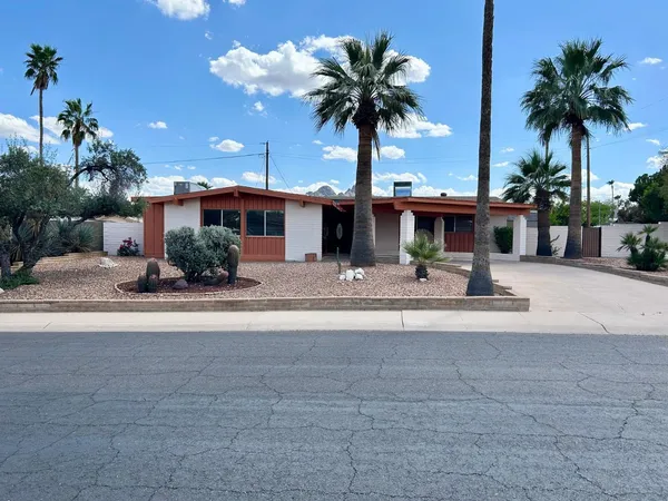 $2,900 | 2601 East Cinnabar Avenue, Phoenix, AZ 85028