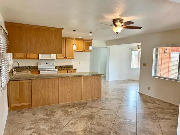 $2,900 | 2601 East Cinnabar Avenue, Phoenix, AZ 85028