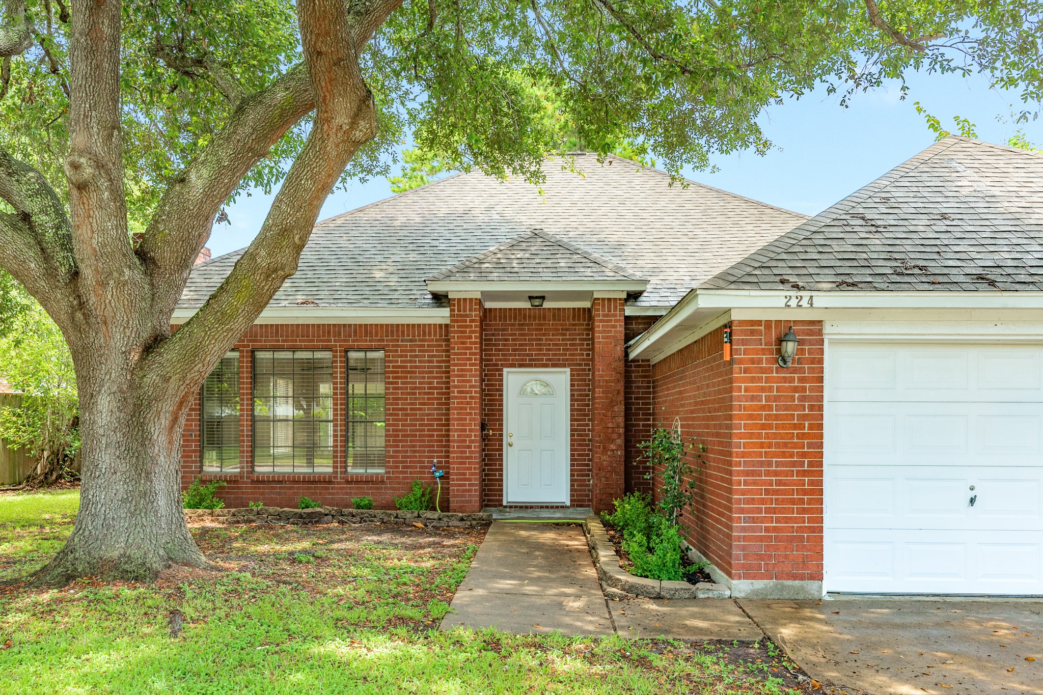224 North Ranch House Road Angleton, TX 77515 - Photo 3 of 30