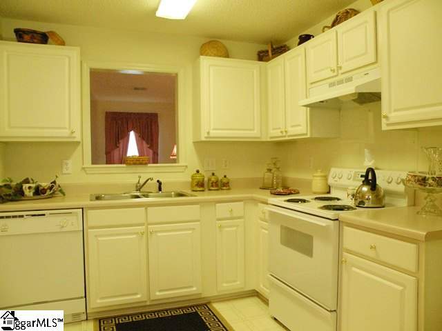106 East Ridgemount Court Greenville, SC 29617 - Photo 3 of 23 Gallery Image 3
