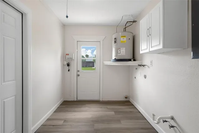 a view of room with window and a floor to ceiling window