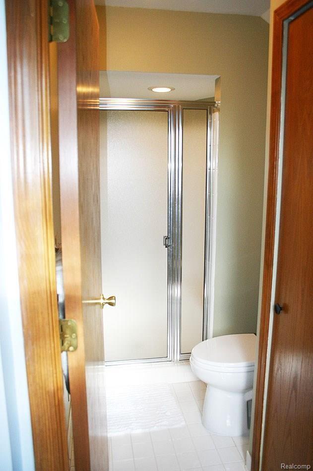 46561 West Ridge Drive Macomb, MI 48044 - Photo 21 of 34 4TH BEDROOM SHOWER