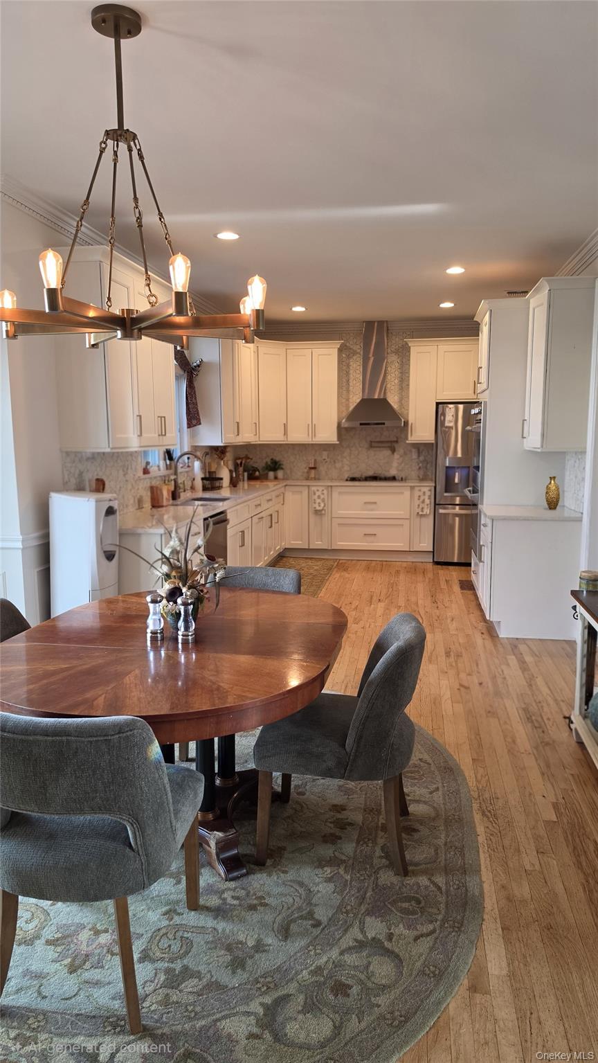 185 West Islip Road West Islip, NY 11795 - Photo 13 of 50 Full Eat in Kitchen dining area
