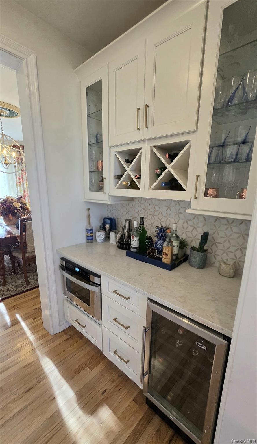 185 West Islip Road West Islip, NY 11795 - Photo 16 of 50 Butler's Pantry/Bar Area leading from EIK to FDR