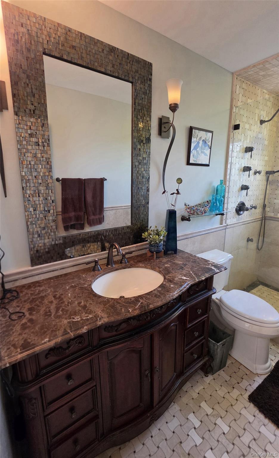 185 West Islip Road West Islip, NY 11795 - Photo 28 of 50 2nd floor main full bath
