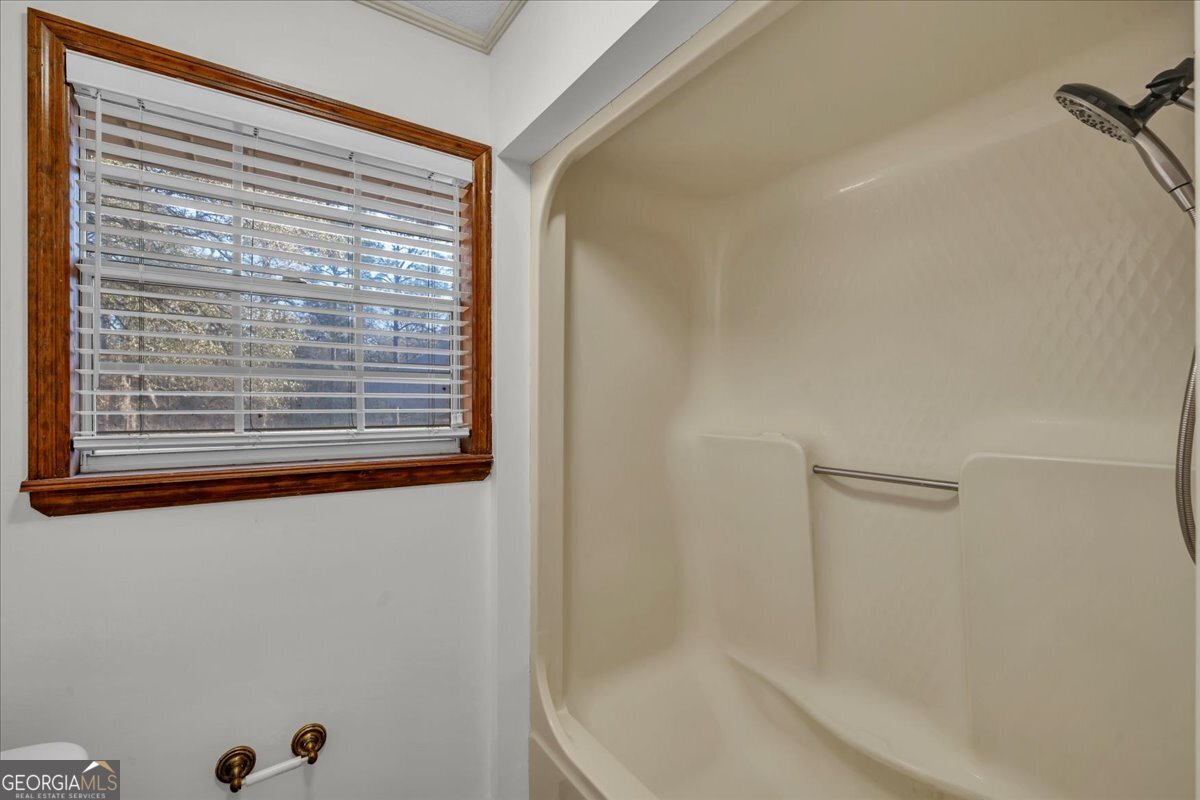 6501 Harley Trail Blackshear, GA 31516 - Photo 23 of 69 a bathroom with a bathtub