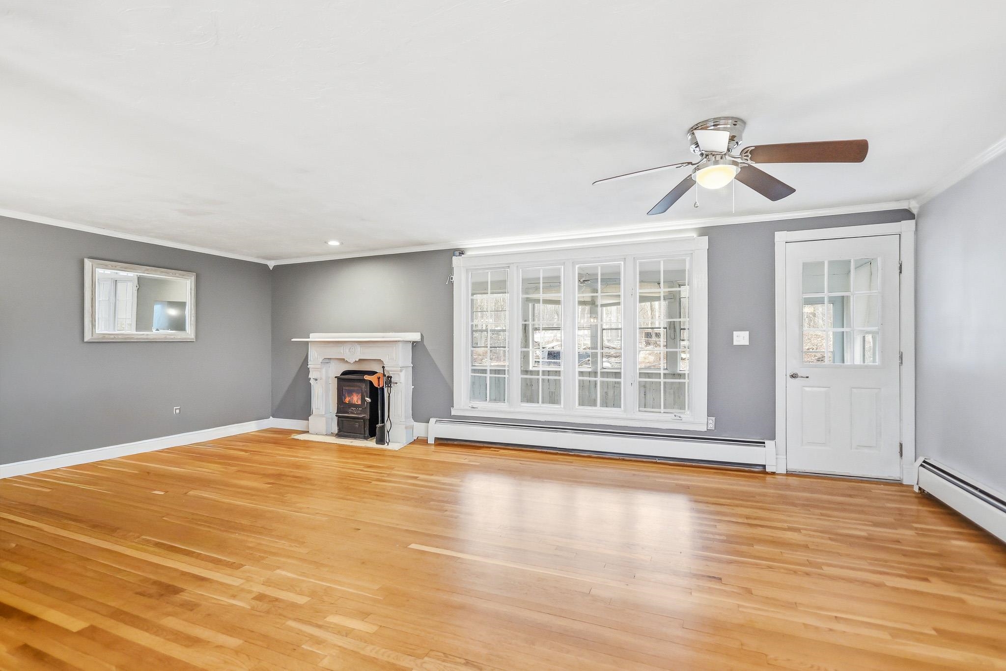 773 Mammoth Road Pelham, NH 03076 - Photo 11 of 27