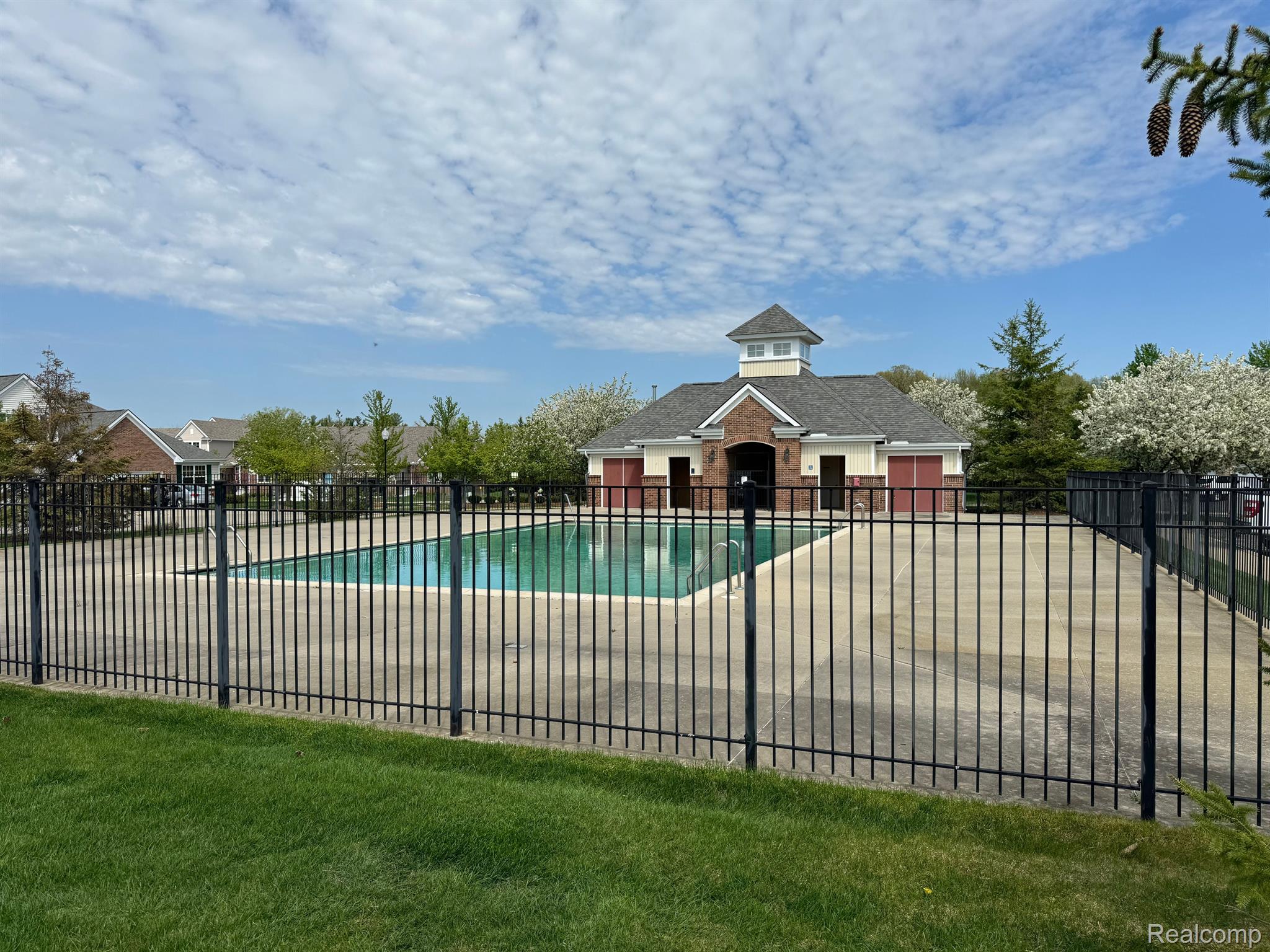 10258 Crossview Trail Howell, MI 48855 - Photo 3 of 23 Gallery Image 3