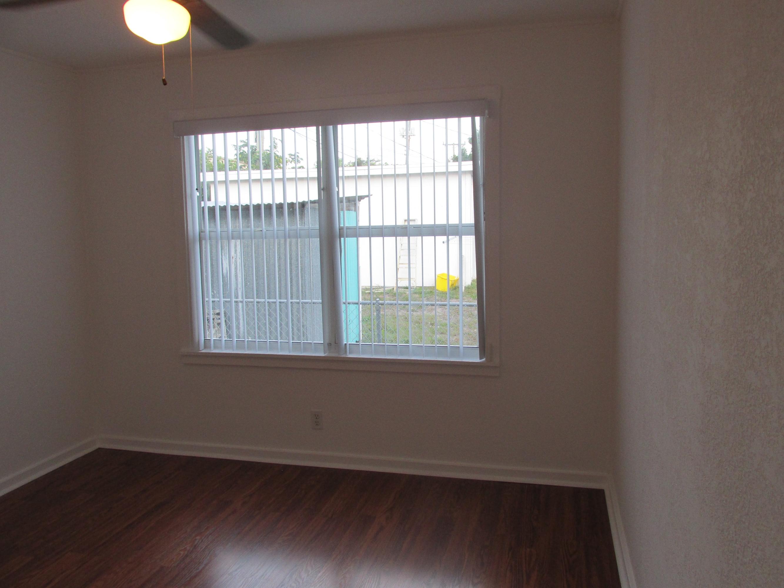 525 Mayflower Road West Palm Beach, FL 33405 - Photo 12 of 27 IMG_1621