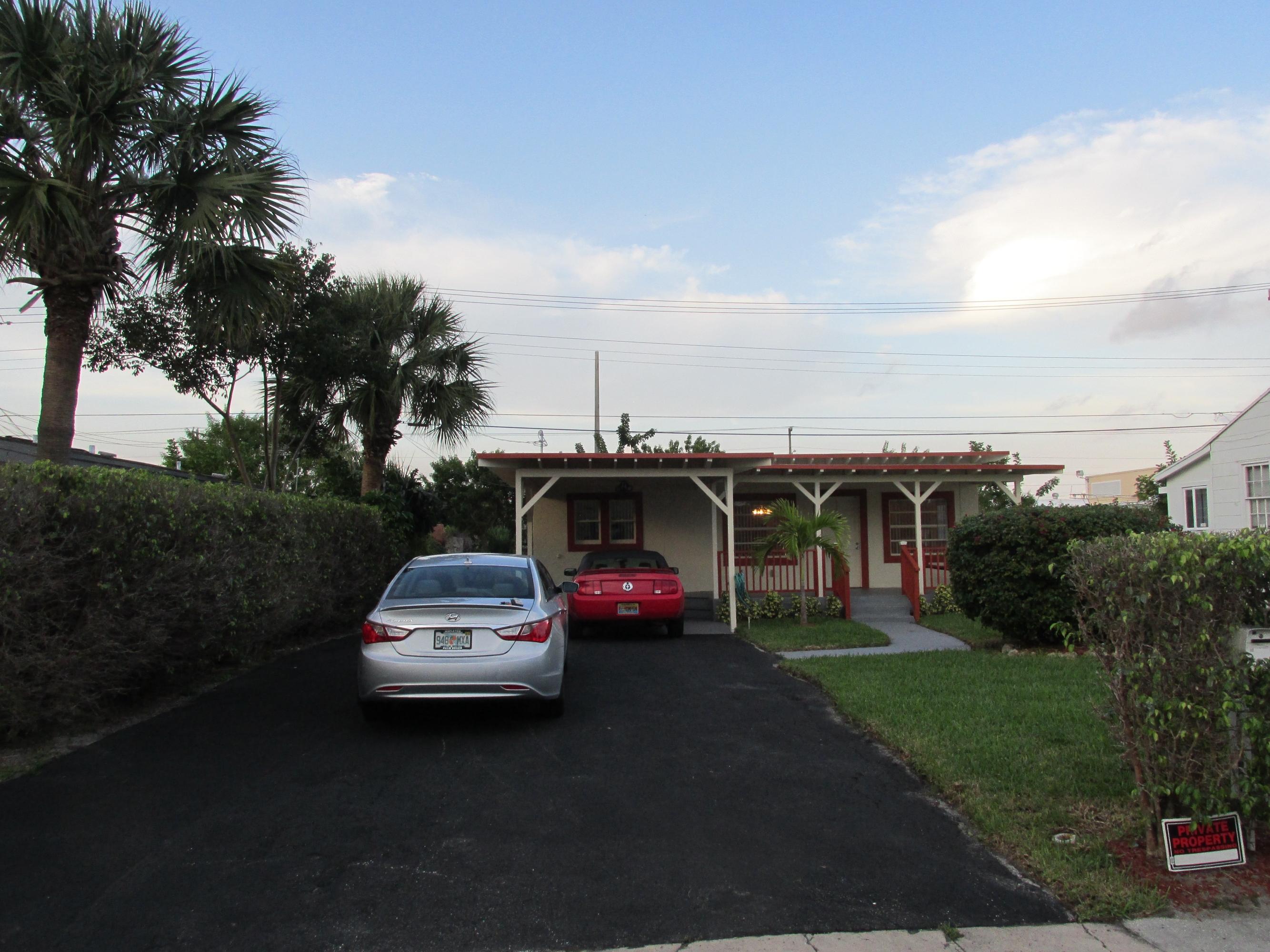 525 Mayflower Road West Palm Beach, FL 33405 - Photo 2 of 27 IMG_1611
