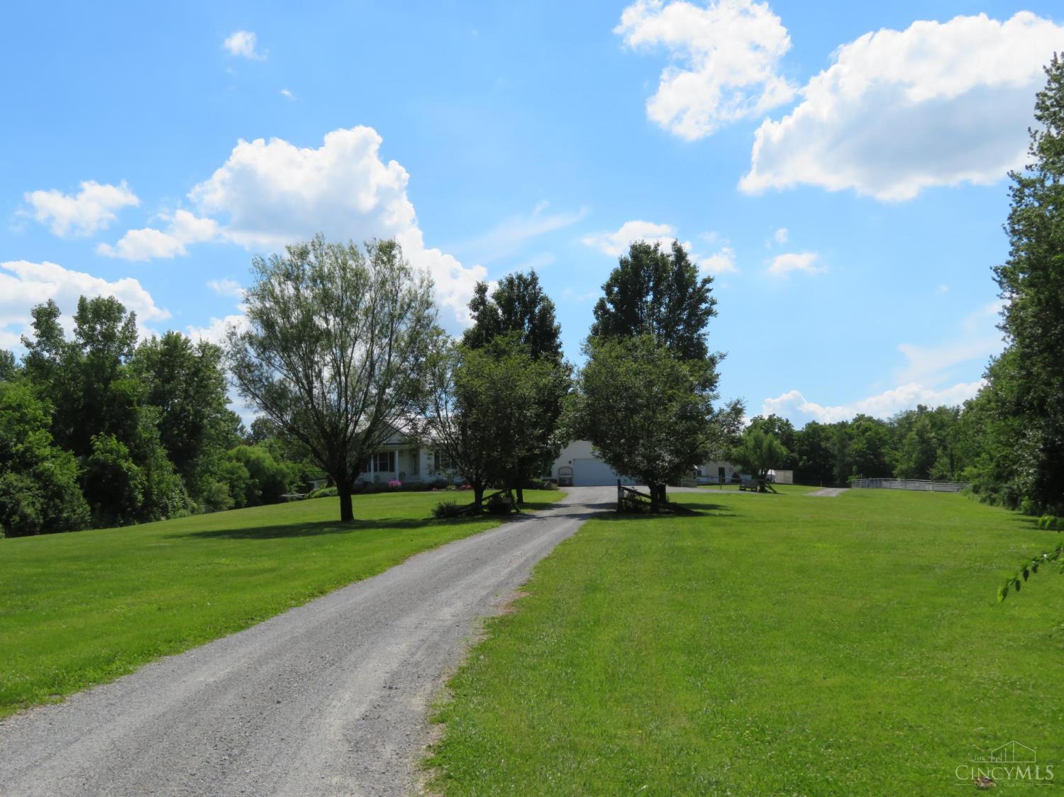 8024 Hightop Road Hillsboro, OH 45133 - Photo 10 of 97