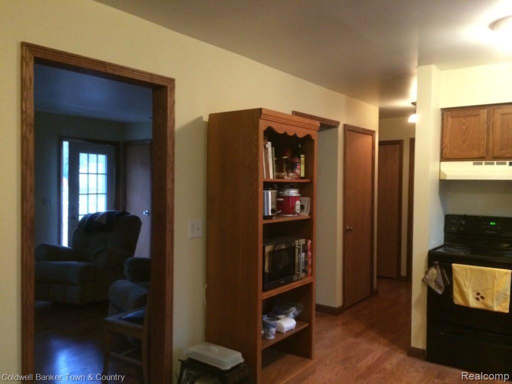 5887 Crandall Road Howell, MI 48855 - Photo 13 of 25 Kitchen- Appliances stay!