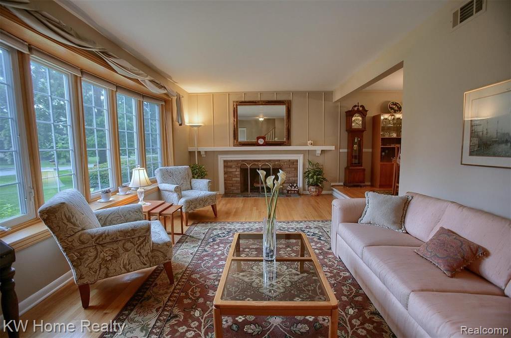 7074 Springridge Road West Bloomfield, MI 48322 - Photo 6 of 34