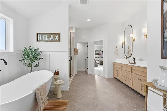 $799,900 | 7604 Northeast 103rd Terrace, Kansas City, MO 64157